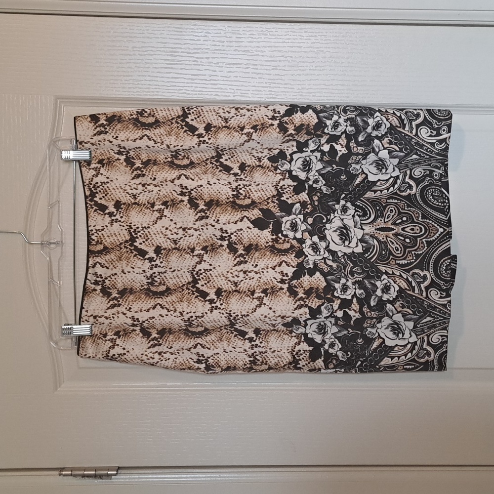 White House/ Black Market Print Skirt